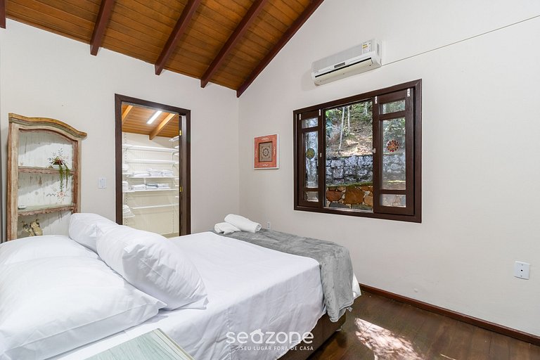 Casa con piscina y skate park STM0500