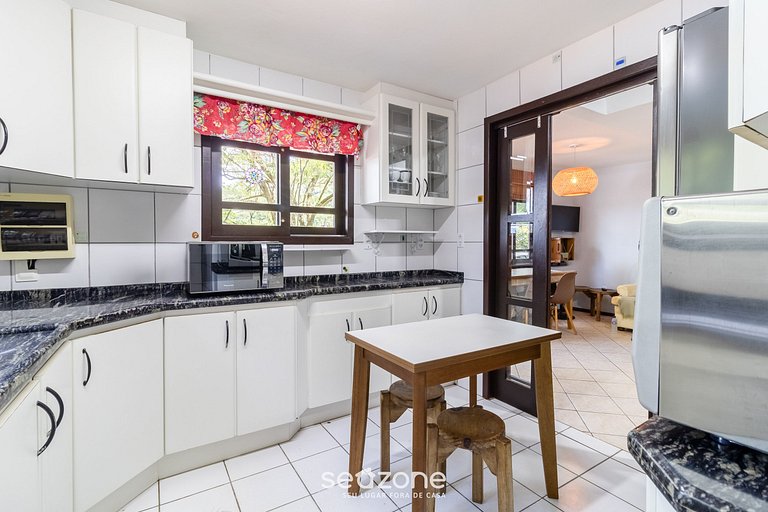 Casa c/ piscina e pistas de skate STM0500