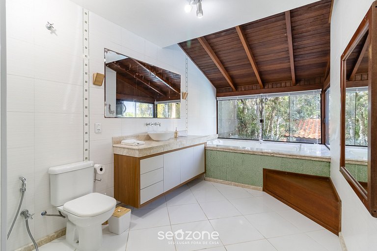 Casa c/ piscina e pistas de skate STM0500