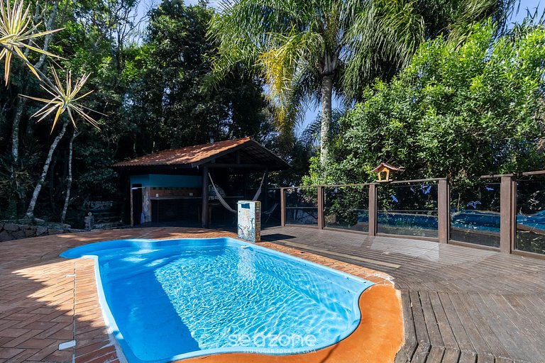 Casa c/ piscina e pistas de skate STM0500