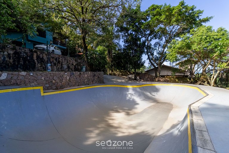 Casa c/ piscina e pistas de skate STM0500