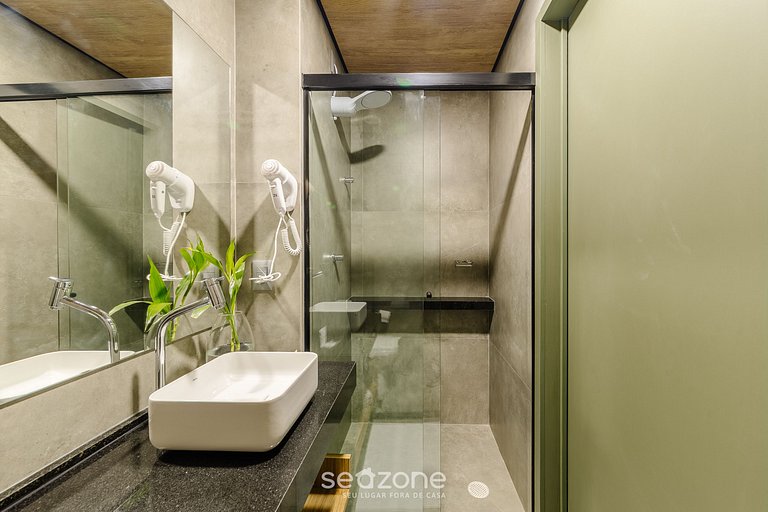 Estudio Moderno con Vista Lateral al Mar NWT1003