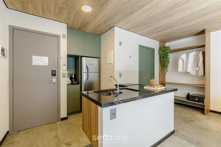 Estudio Moderno con Vista Lateral al Mar NWT1006