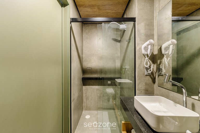 Estudio Moderno con Vista Lateral al Mar NWT1006