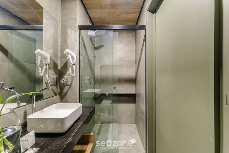 Confort en Cond. con piscina en la orilla NWT1009