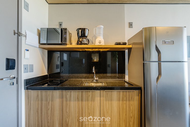 Estudio con balcón y vista lateral al mar NWT1021