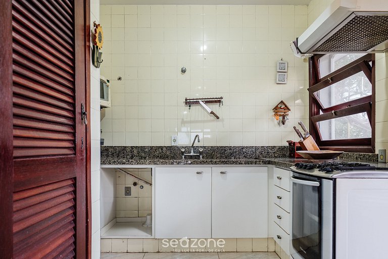 Casa vista mar em cond. a 10min da praia PEV025