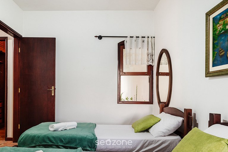 Casa vista mar em cond. a 10min da praia PEV025