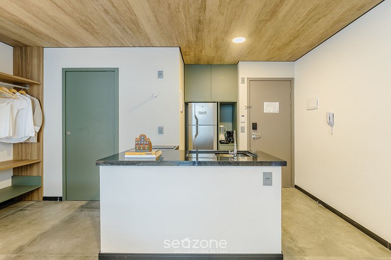 Estudio c/ Balcón y Vista Lateral al Mar | NWT0703