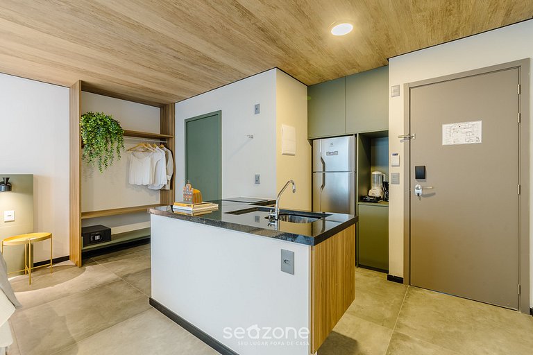 Estudio c/ Balcón y Vista Lateral al Mar | NWT0703