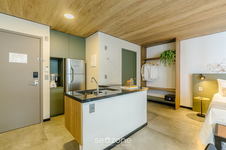 Estudio moderno con vista lateral al mar NWT0704