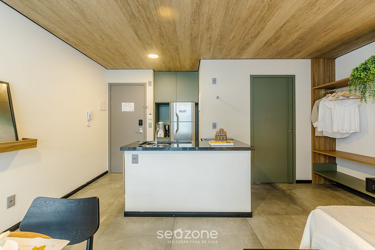 Estudio moderno con vista lateral al mar NWT0704