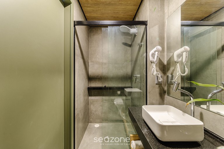 Estudio moderno con vista lateral al mar NWT0704