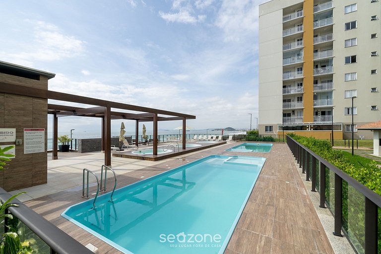 Apto exclusivo c/ vista para piscina e mar VAC0708