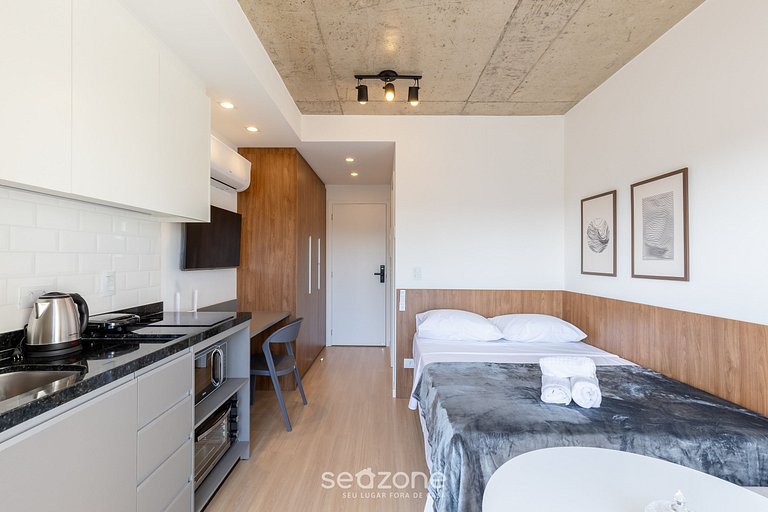 Studio em Cond. c/ academia a 350m da PUC EBI0603