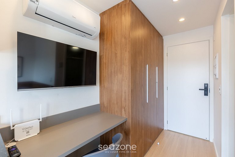 Studio em Cond. c/ academia a 350m da PUC EBI0603