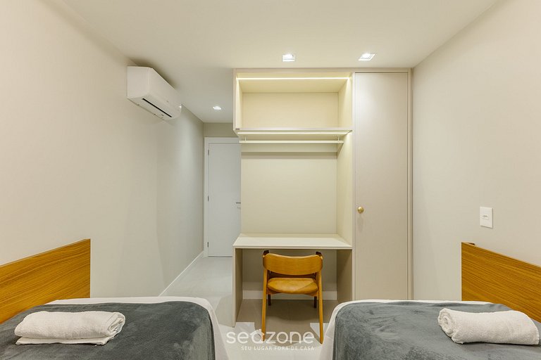 Apt em cond. c/ piscina e vista para o mar PET0008