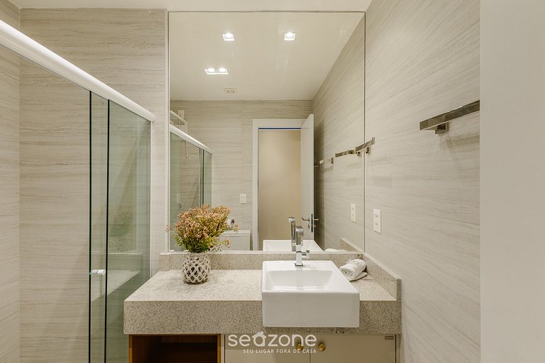 Ap en cond. con piscina y vista al mar PET0008