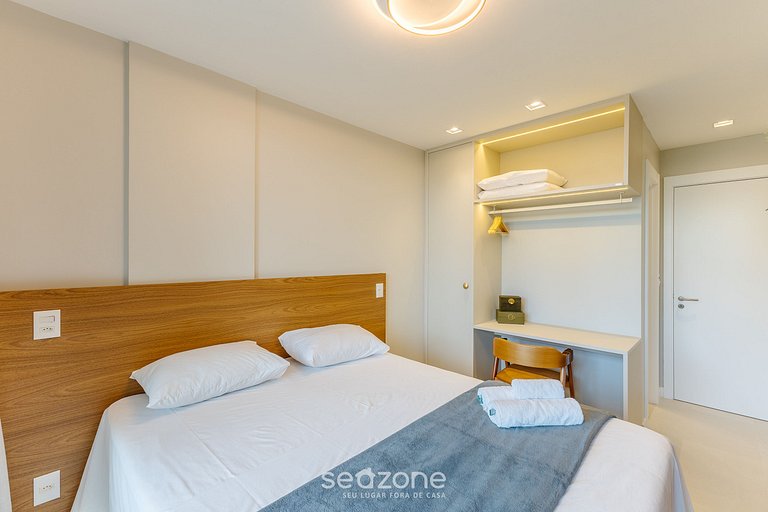 Ap en cond. con piscina y vista al mar PET0008