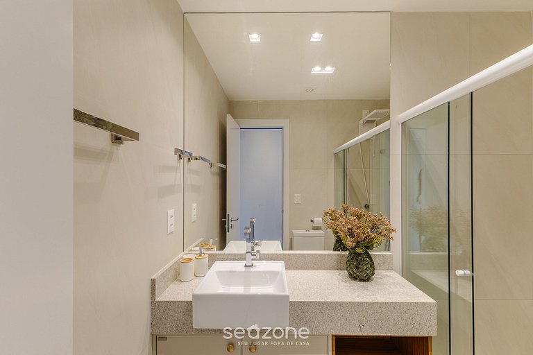 Apt em cond. c/ piscina e vista para o mar PET0008