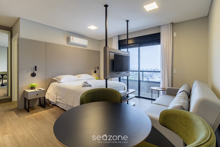 Estudio c/ balcón y vista urbana – CZZ0505