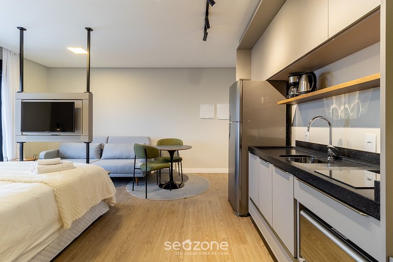 Estudio c/ balcón y vista urbana – CZZ0505