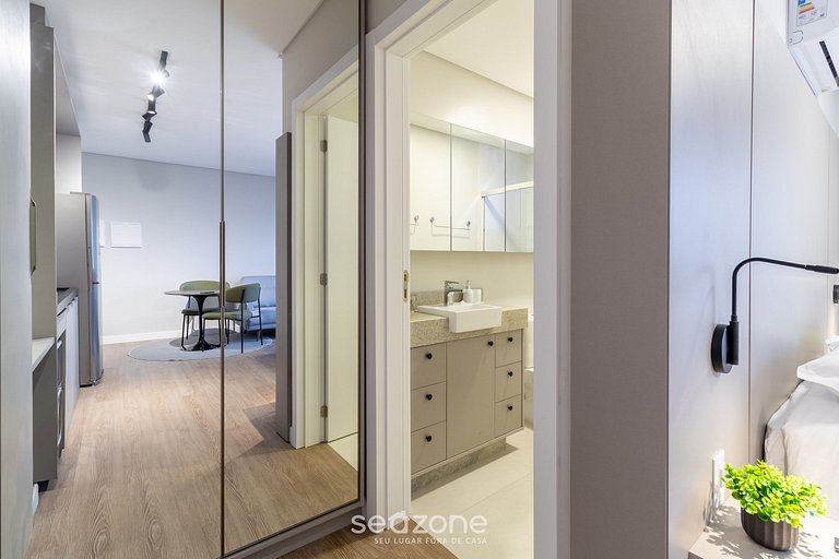 Studio c/ varanda e vista urbana – CZZ0505