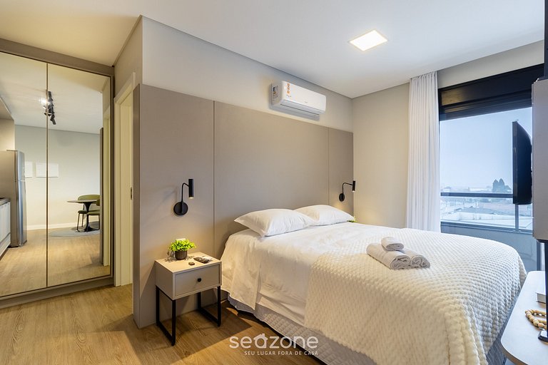 Estudio c/ balcón y vista urbana – CZZ0505