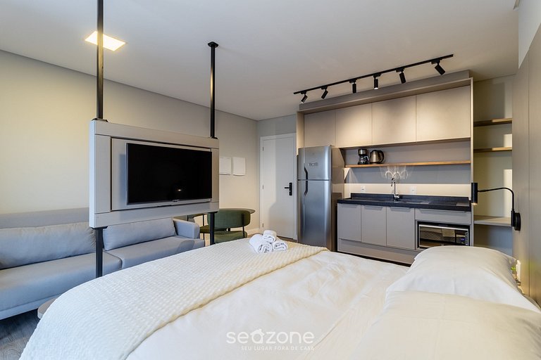 Studio c/ varanda e vista urbana – CZZ0505