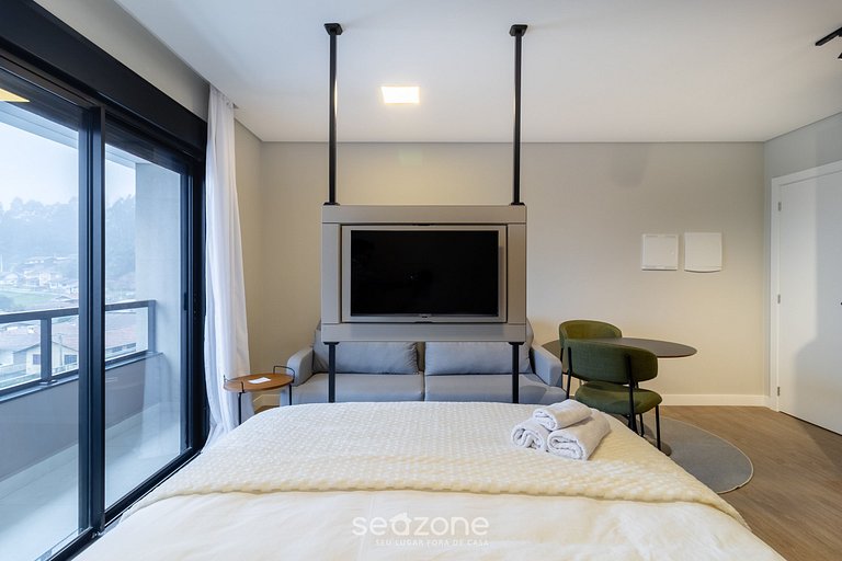 Studio c/ varanda e vista urbana – CZZ0505