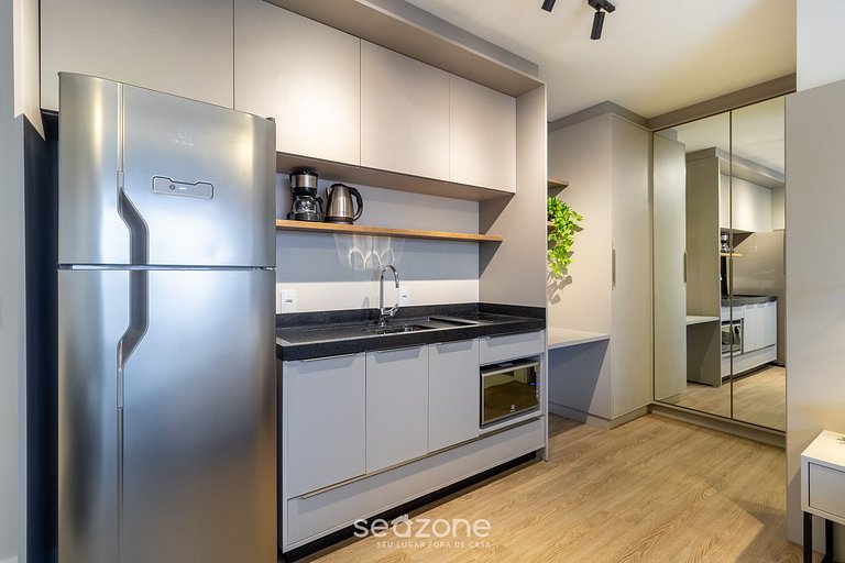 Studio c/ varanda e vista urbana – CZZ0505