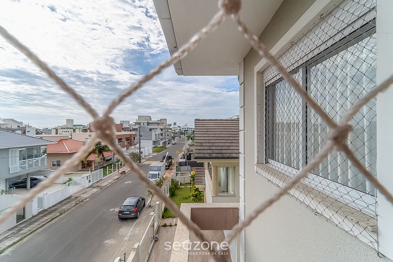 Apto c/ varanda gourmet a 800m da praia CBE0201