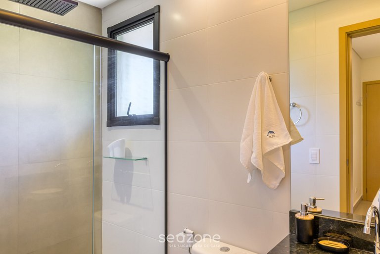 Apto c/ varanda gourmet a passos do Mar HRE0025