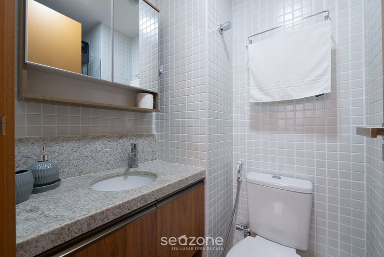 Apto c/ varanda e vista a 300m da Praia SOA0912