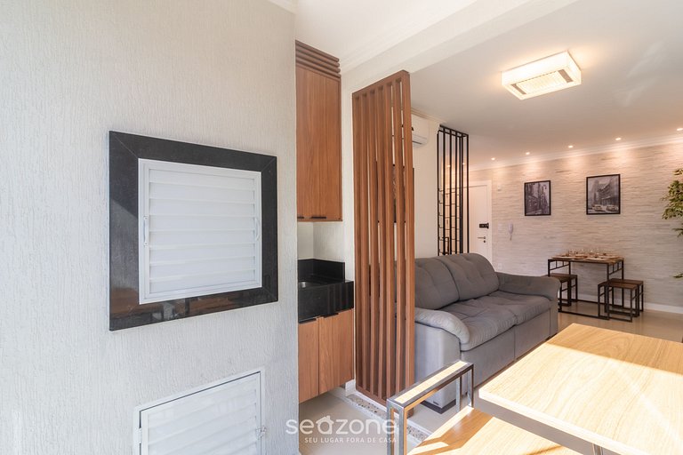 Apto c/ varanda e churrasq. proximo ao Mar GRI1305