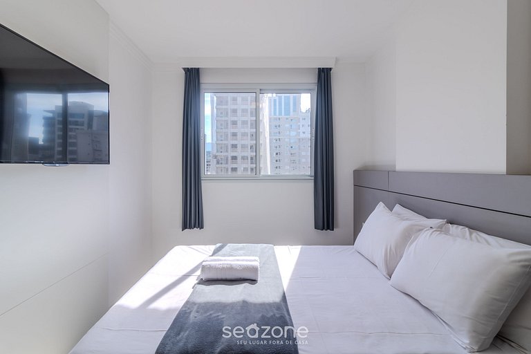 Apto c/ varanda e churrasq. proximo ao Mar GRI1305