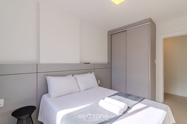 Apto c/ varanda e churrasq. proximo ao Mar GRI1305