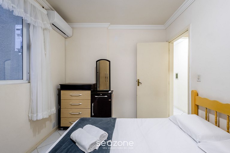 Apto c/ varanda a passos da Praia - OBS0201