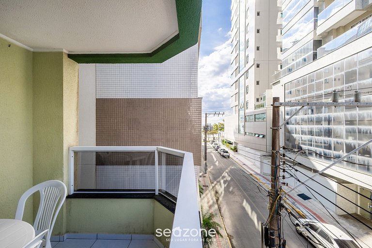 Apto c/ varanda a passos da Praia - OBS0201