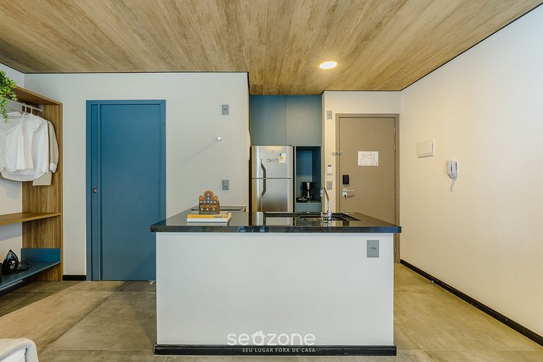 Estudio c/ Balcón y Vista Lateral al Mar | NWT0705