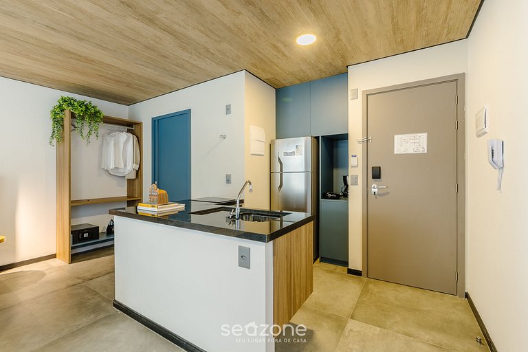 Conforto c/ Varanda e Vista Lateral Mar | NWT0705