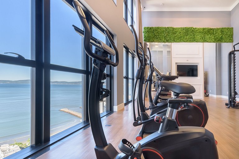 Apartamento à beira-mar a 280 metros da praia MHF1601
