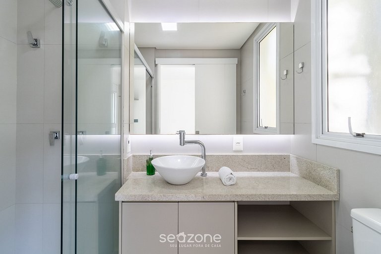 Apto moderno a 240m do mar em Jurerê JRR309