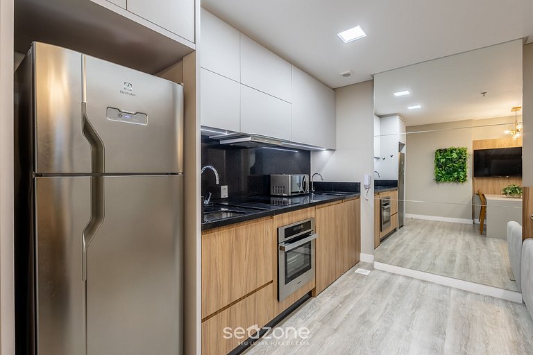 Apto c/ piscina e acad. 350m da Meia Praia IFT0808