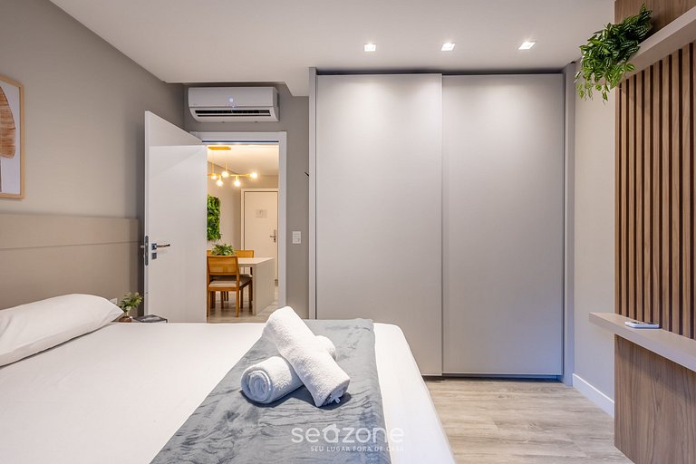 Apto c/ piscina e acad. 350m da Meia Praia IFT0808