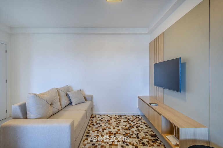 Apto c/ varanda a passos do Mar | SKL0507