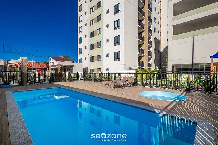 Apto. con balcón en cond. con piscina MCB0203