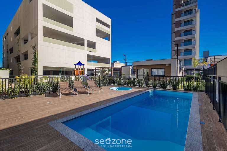 Apto. con balcón en cond. con piscina MCB0203