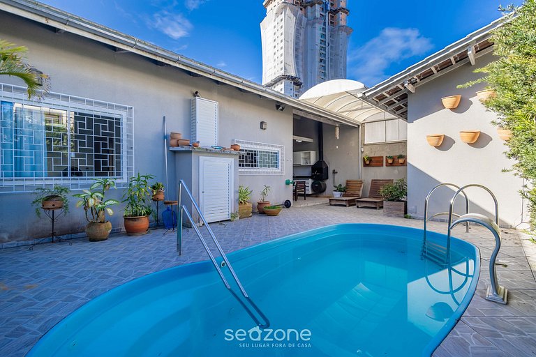 Casa 2Q c/ piscina e churrasqueira em Penha TZS210