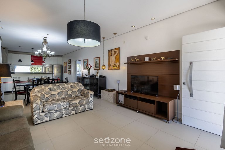 Casa 2Q c/ piscina e churrasqueira em Penha TZS210